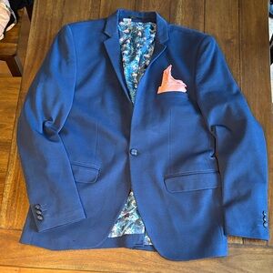 Elegant Blue Blazer with Patterned Lining